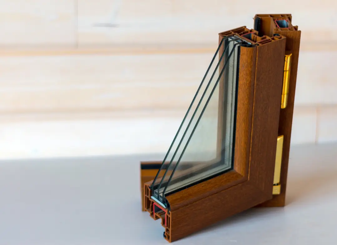 Installation de fenêtre en bois sur mesure Vire Normandie